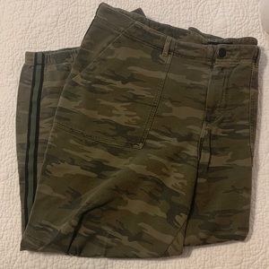Anthropologie joggers size 18w camo print